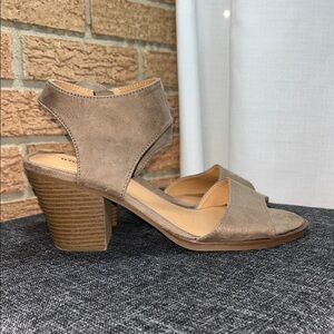 Rock & Candy khaki tan Aleeya sandals 8.5